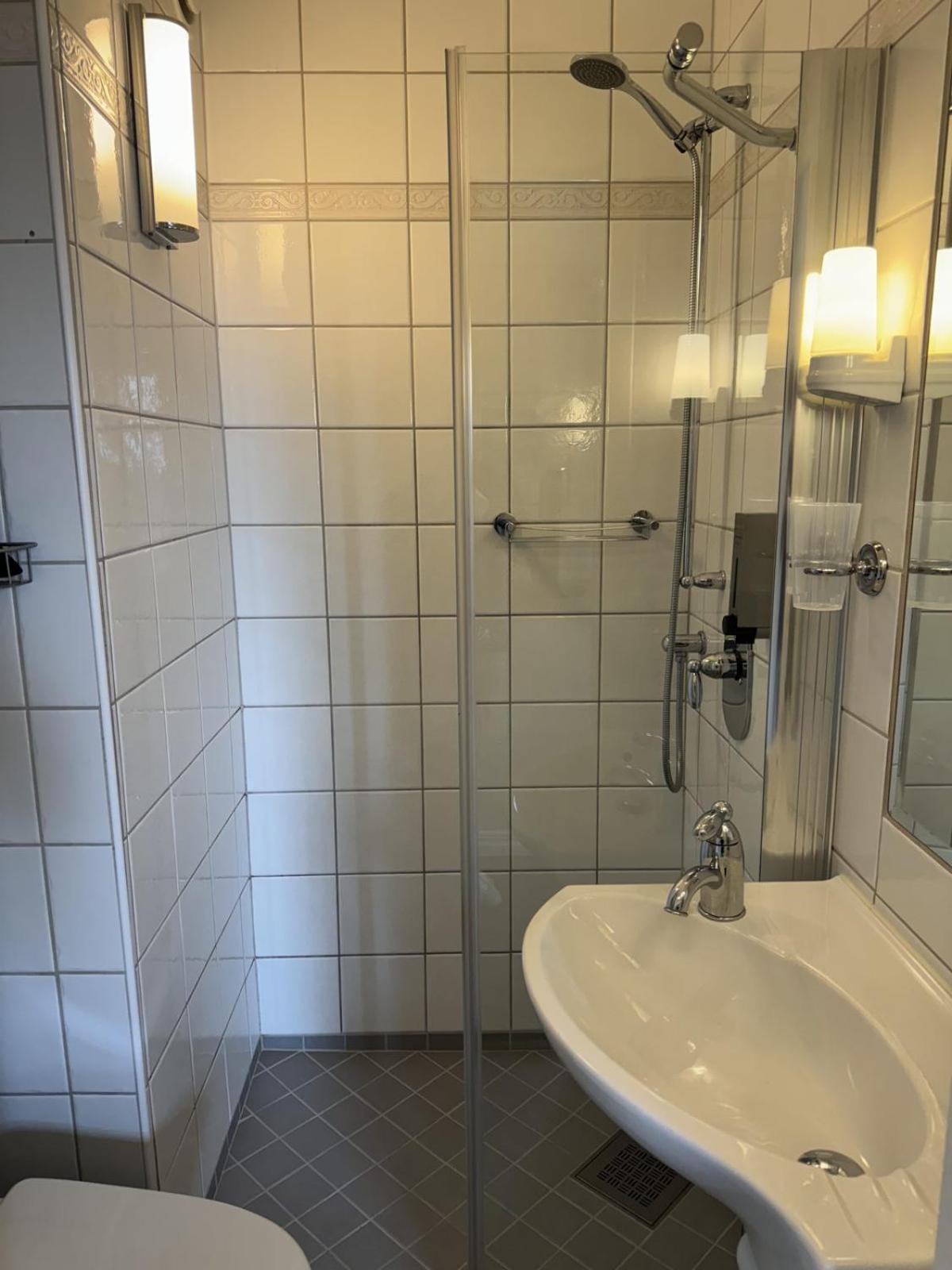 Hotel Tanum Gestgifveri Танумсхеде Экстерьер фото